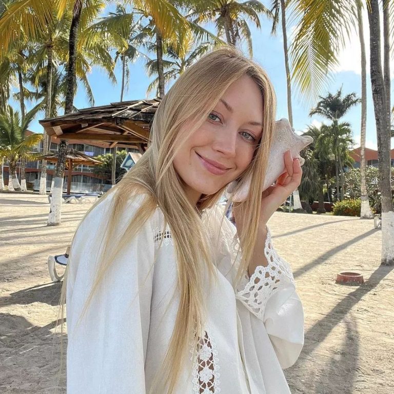Summer Makeup Look For Acne-Prone Skin